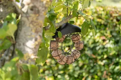 Trixie mezenbolhouder rond met dak zwart 24 cm – voor 8 bollen - Afbeelding 3