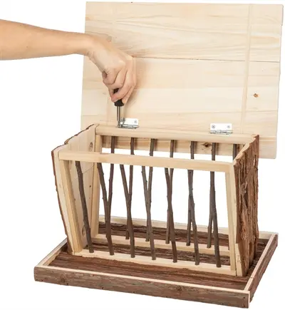 Trixie hooiruif met bodem en deksel schorshout 40 x 30 x 22 cm - Afbeelding 6