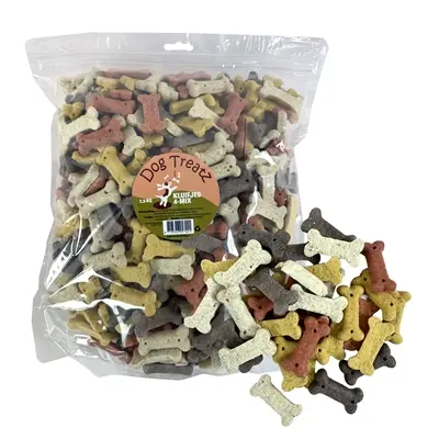 Dog Treatz kluifjes 4-Mix 2,5 kg – krokante biscuitkluifjes in vier kleuren